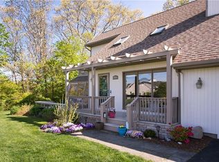 16 Fessenden Rd, Barrington, RI 02806