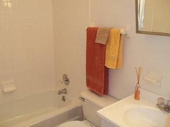 4th image of 1431 E Market St APT C
