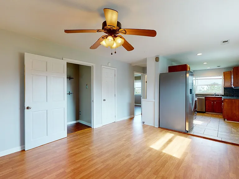 108 Hawkins Creek Ln — Photo 17