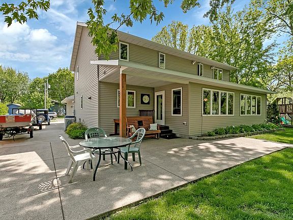 2nd image of 3315 Park Dr