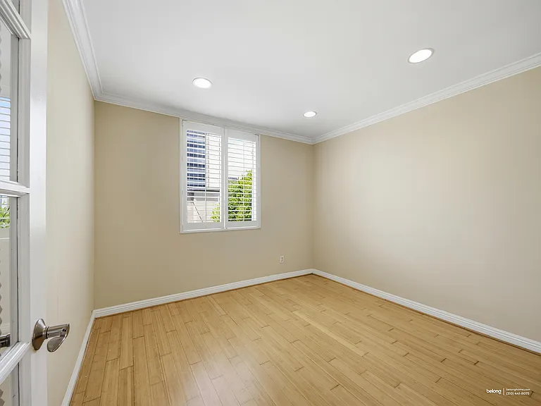 4610 Densmore Ave #9 — Photo 8