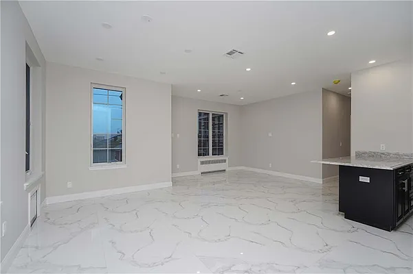 Sold by Remax Edge | media 28