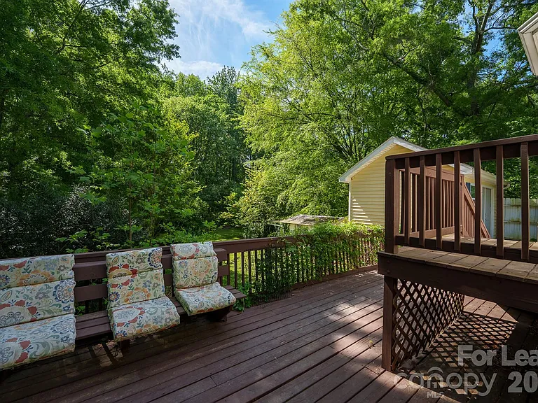 21014 Pine Ridge Dr — Photo 4