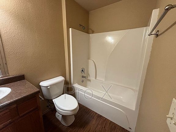 4th image of 3304 SW Victoria Pl #2