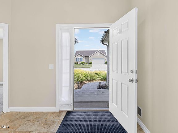 4th image of 10919 S Lakes Dr