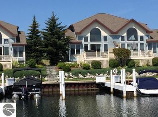 263 Lakeshore Dr, Manistee, MI 49660