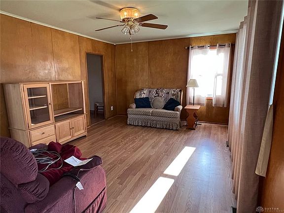 3rd image of 2948 Peony Pl