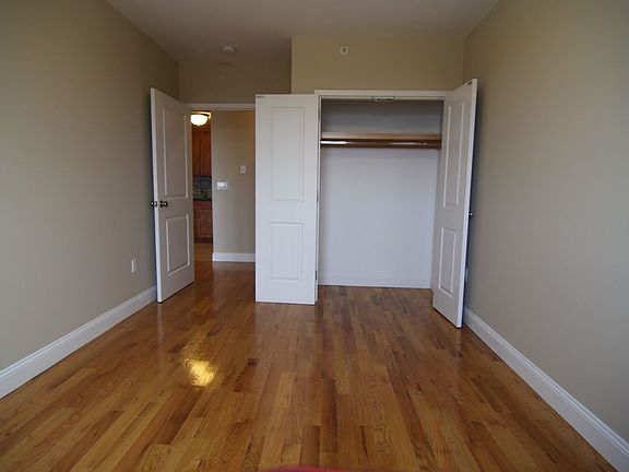 4th image of 2012 31st St APT 3D