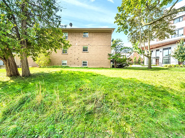 135 Kingsway Cres #4 — Photo 5