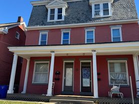 556 Salem Avenue, 2F