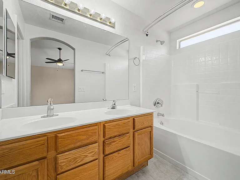3311 E San Angelo Ave — Photo 16