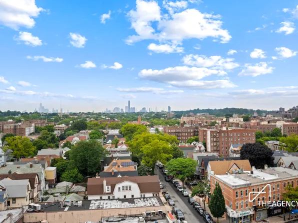 303 Beverly Road image 4 of 9