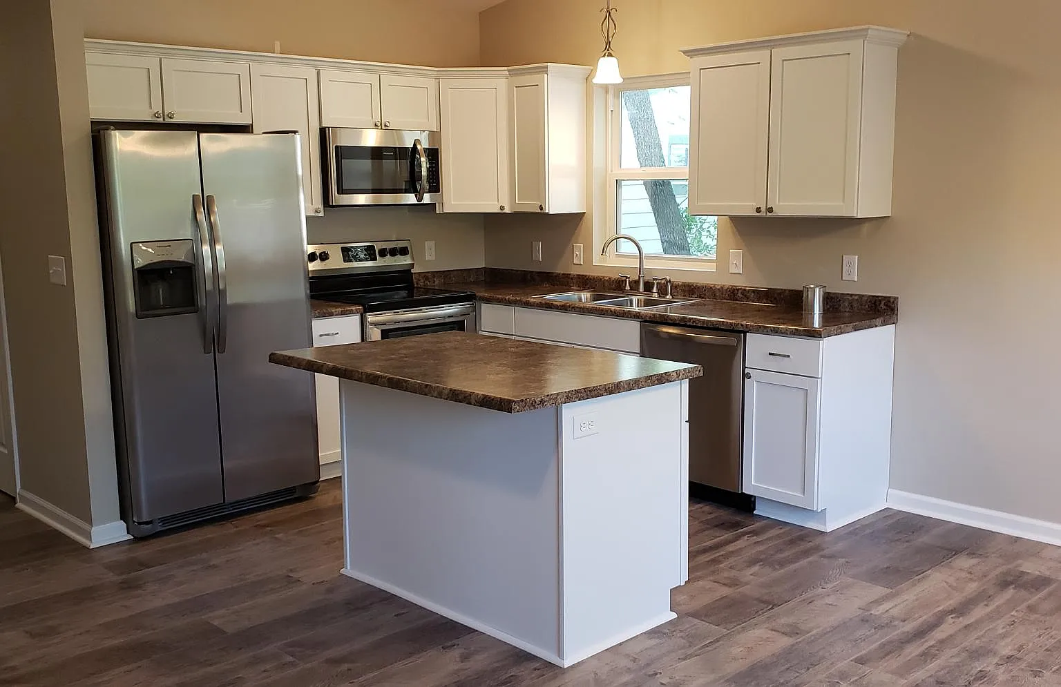 3 bed, 1380 sqft, $1,795 — Photo 4