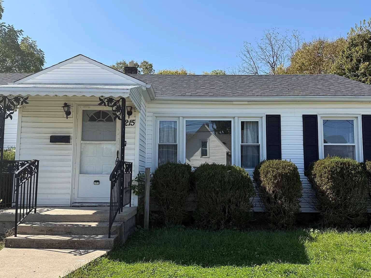 3 bed, 1072 sqft, $1,600 — Photo 1