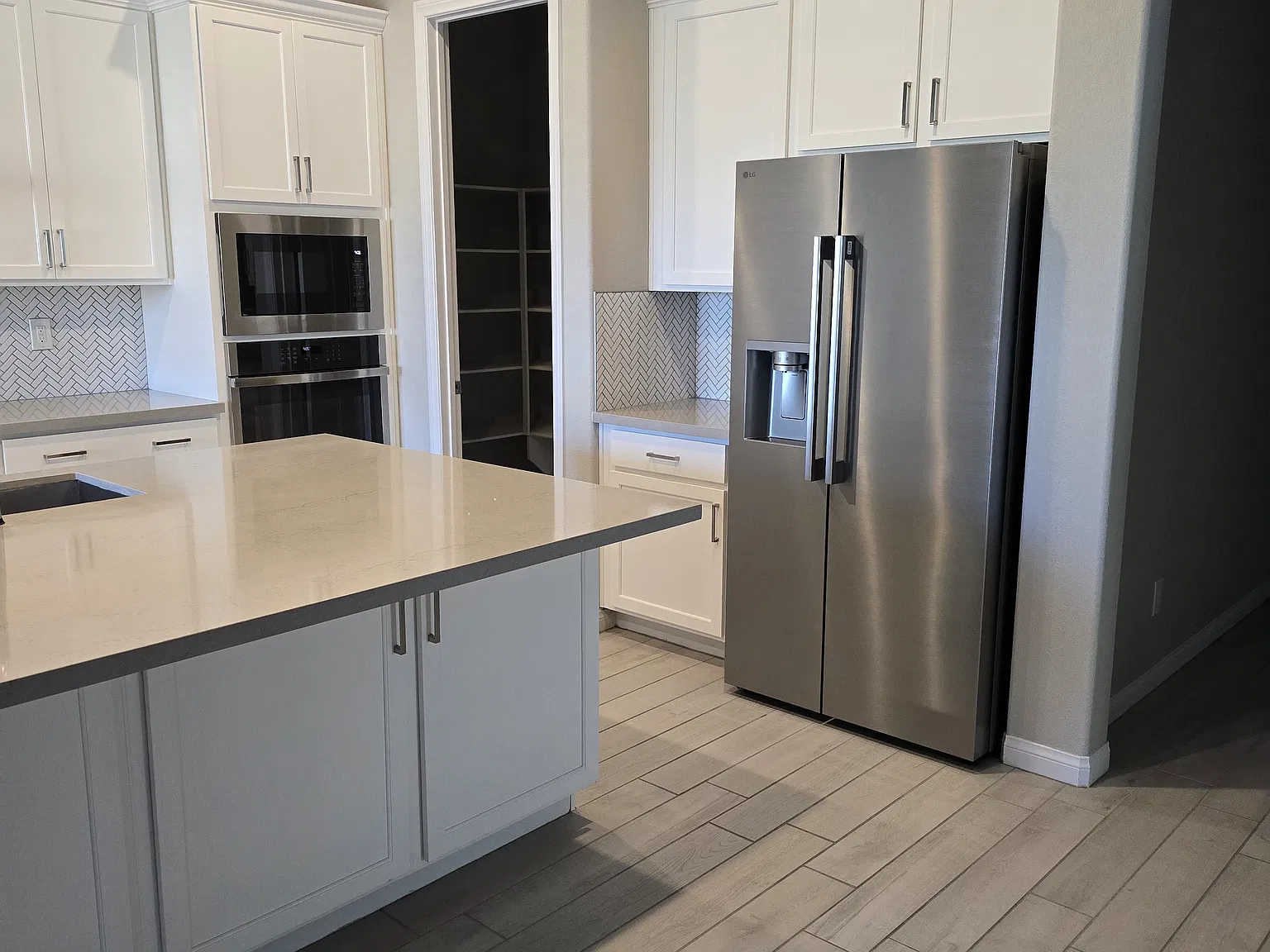 3 bed, 2.5 bath, 2016 sqft, $2,800 — Photo 2
