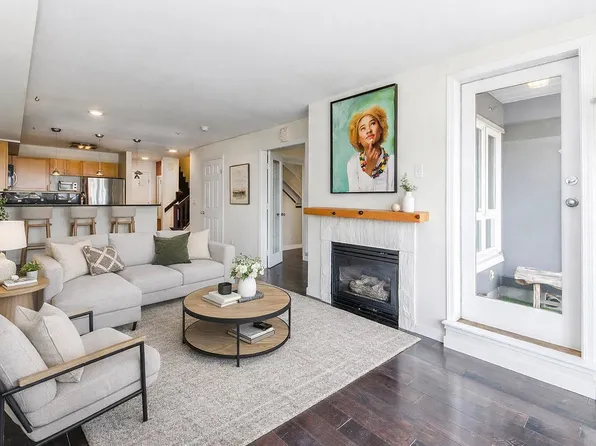 1707 Charles St #308, Vancouver, BC V5L 2T6