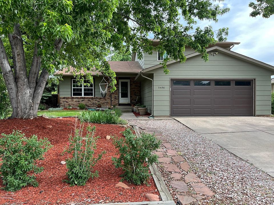 2-Car Garage with large driveway