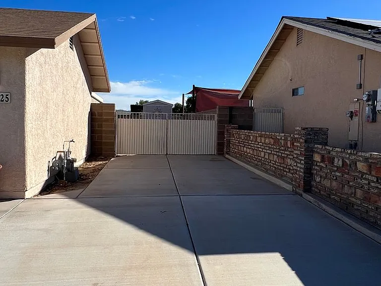 11525 S Chaparral Dr — Photo 2