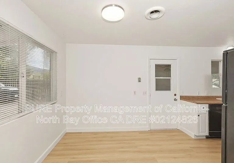 1040 S Cloverdale Blvd — Photo 5