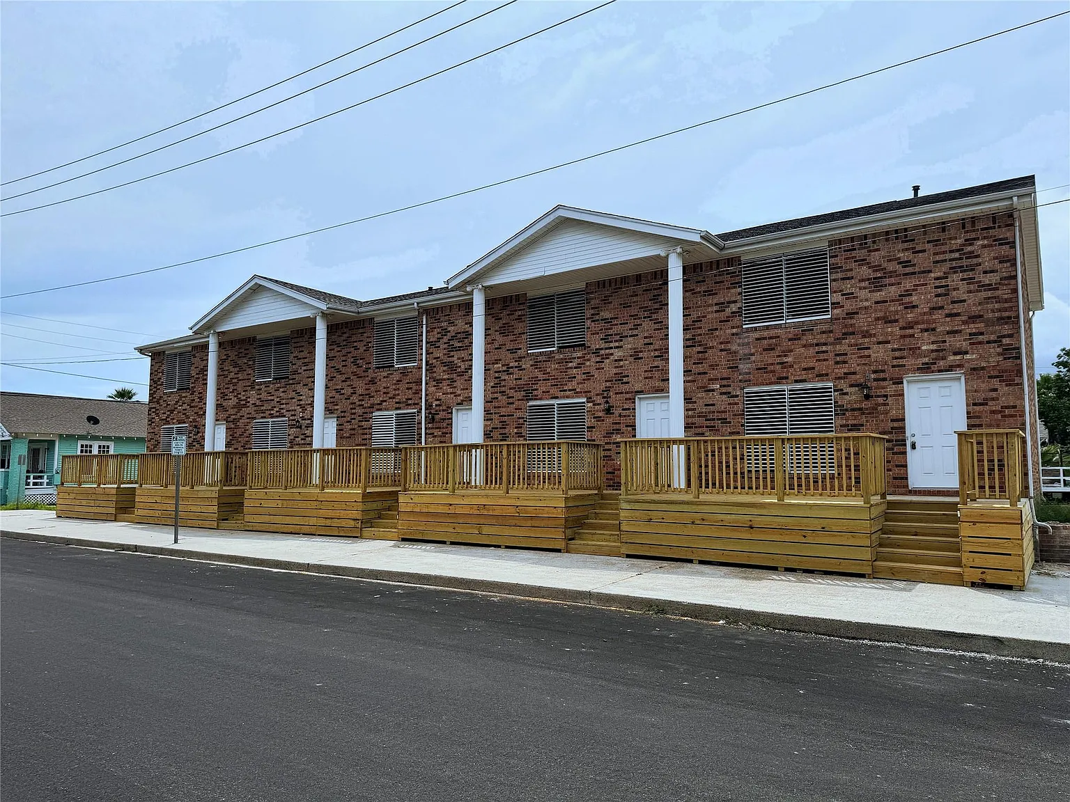 2 bed, 6.0 bath, 1200 sqft, $1,800 — Photo 1