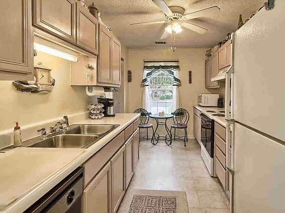 4th image of 1 Heritage Village Ln