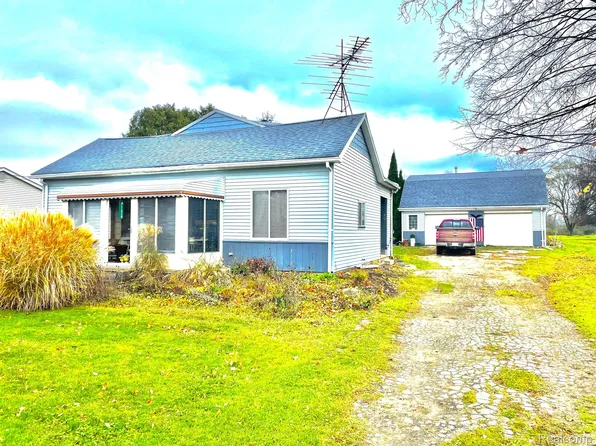 71628 Coon Creek Rd, Armada, MI 48005