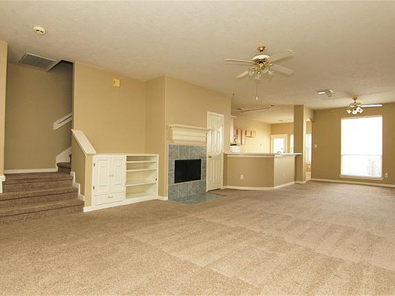  HUGE living space open to the kitchen