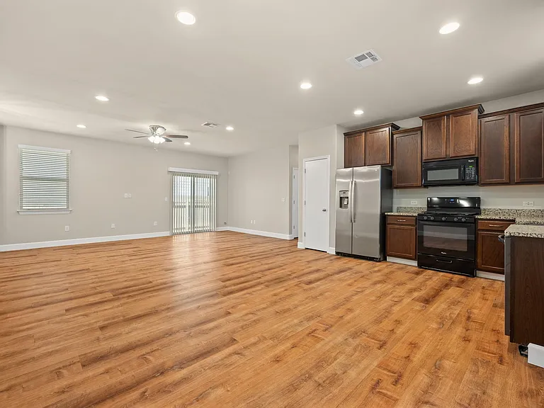 374 Triumph Rd — Photo 5
