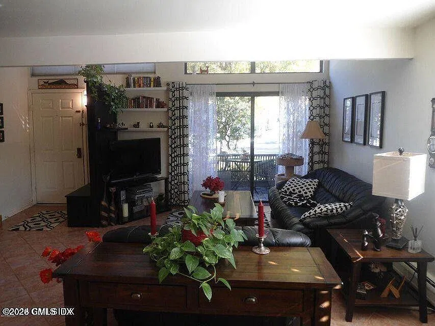 1 bed, 1.0 bath, 767 sqft, $3,000 — Photo 3