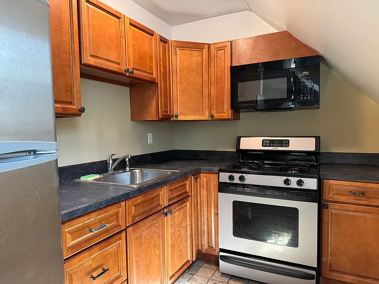 646 Main St #2 — Photo 8
