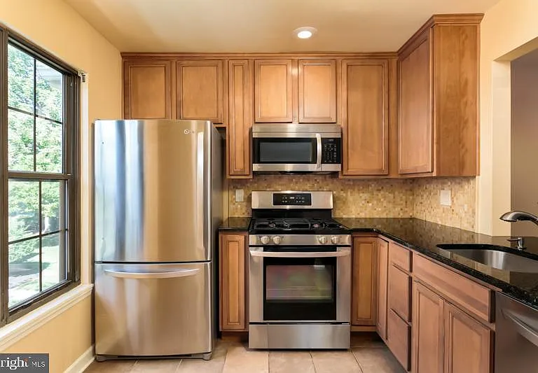 140B Bradford Ct #B — Photo 11