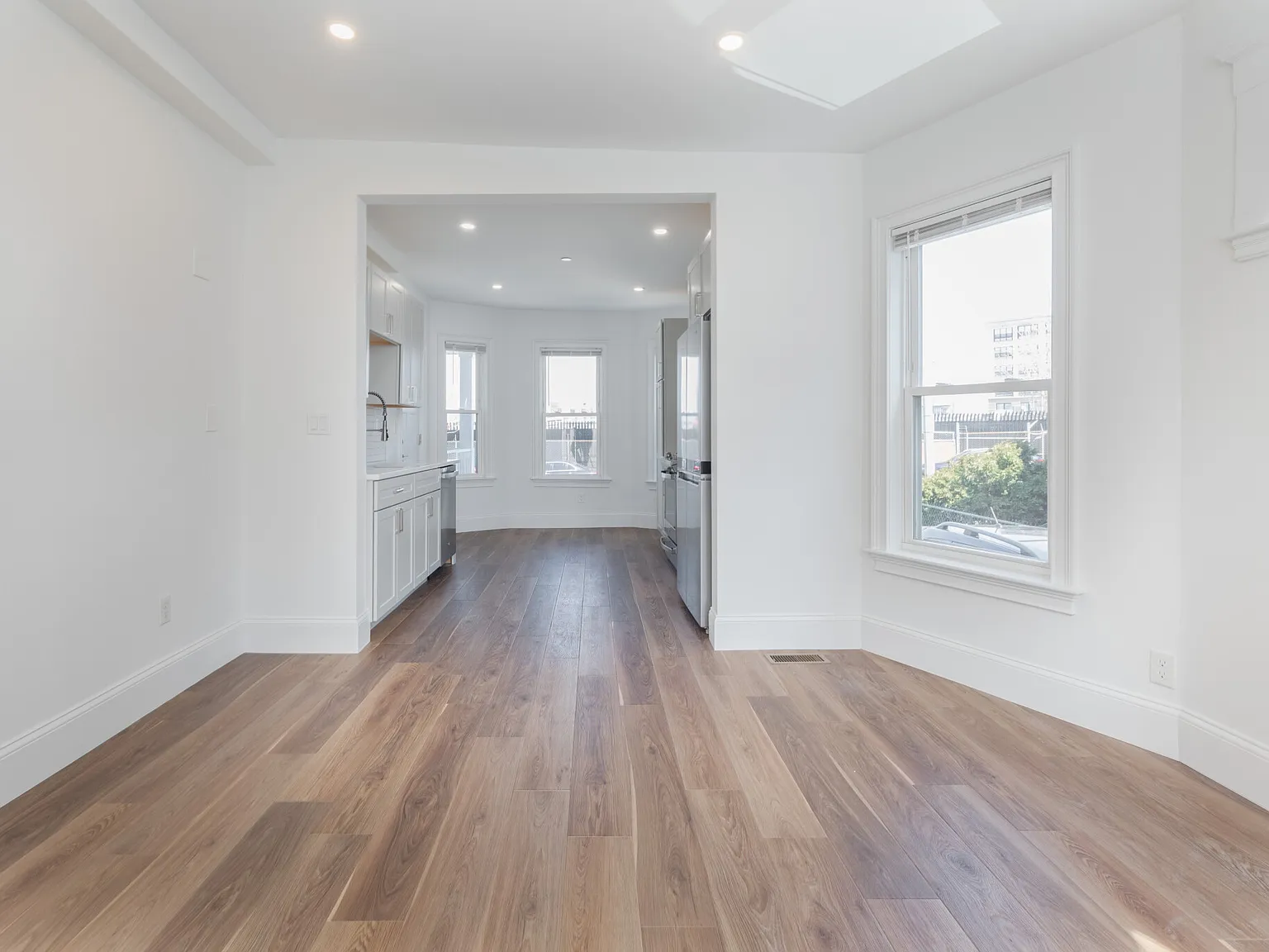3 bed, 1195 sqft, $3,750 — Photo 3