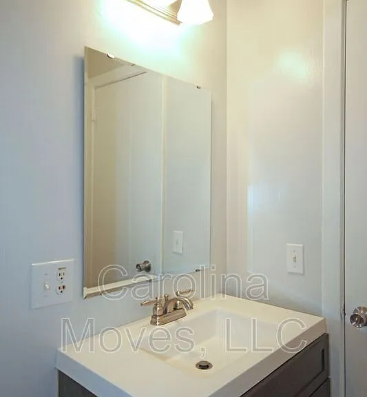 16 Ashwood Ave — Photo 13