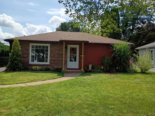 121 Holloway Rd, Rochester, NY 14610