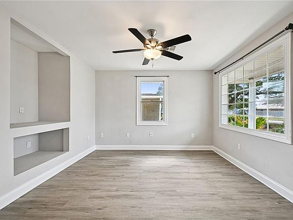 2nd image of 3915 Riviera Dr