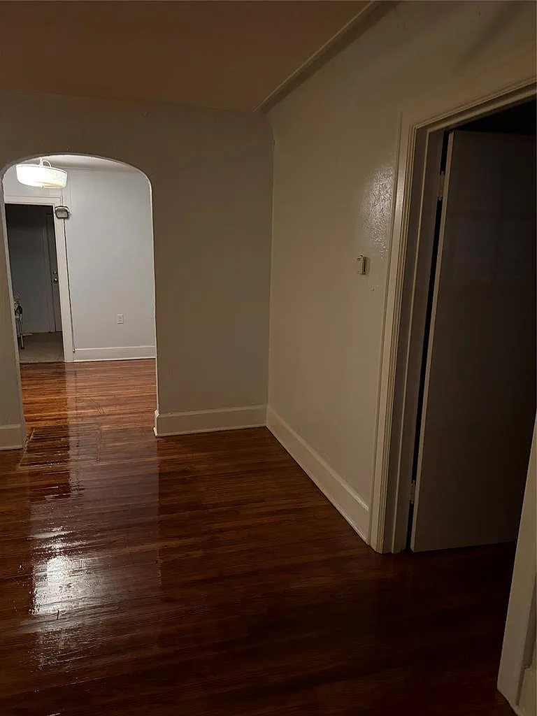2 bed, 1.0 bath, 958 sqft, $1,300 — Photo 2