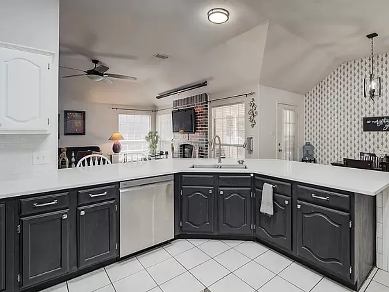 5558 Mesa Verde Ct — Photo 9