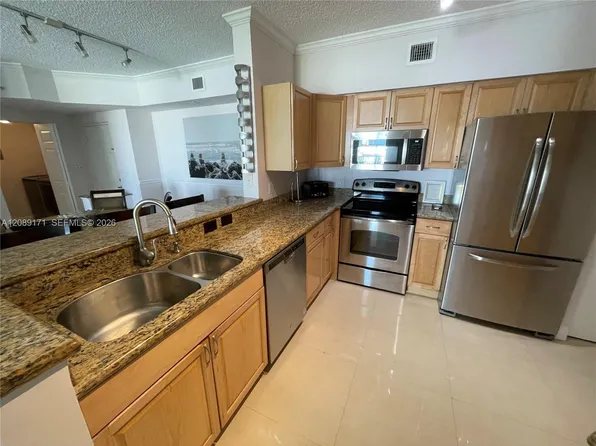 17100 N Bay Rd, Sunny Isles Beach, FL