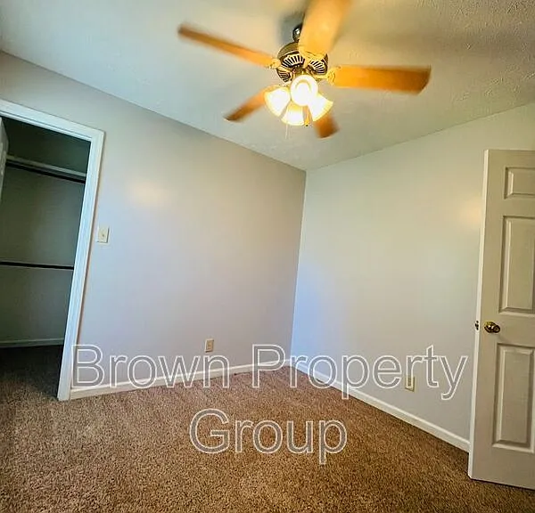 121 Sprucepine Dr — Photo 12