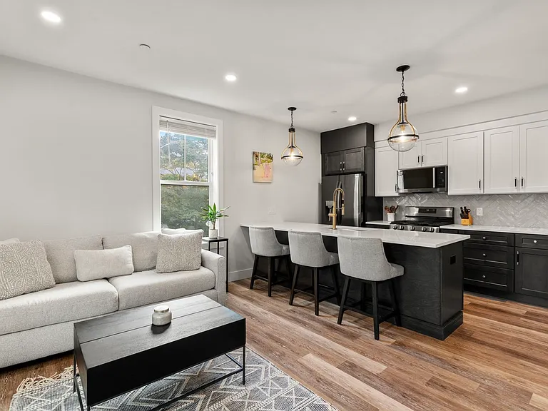 19 W Tremlett St #4 — Photo 14