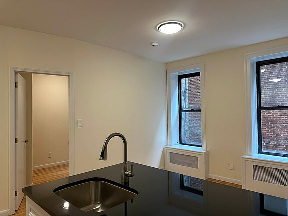 4th image of 198 Elizabeth St APT 2