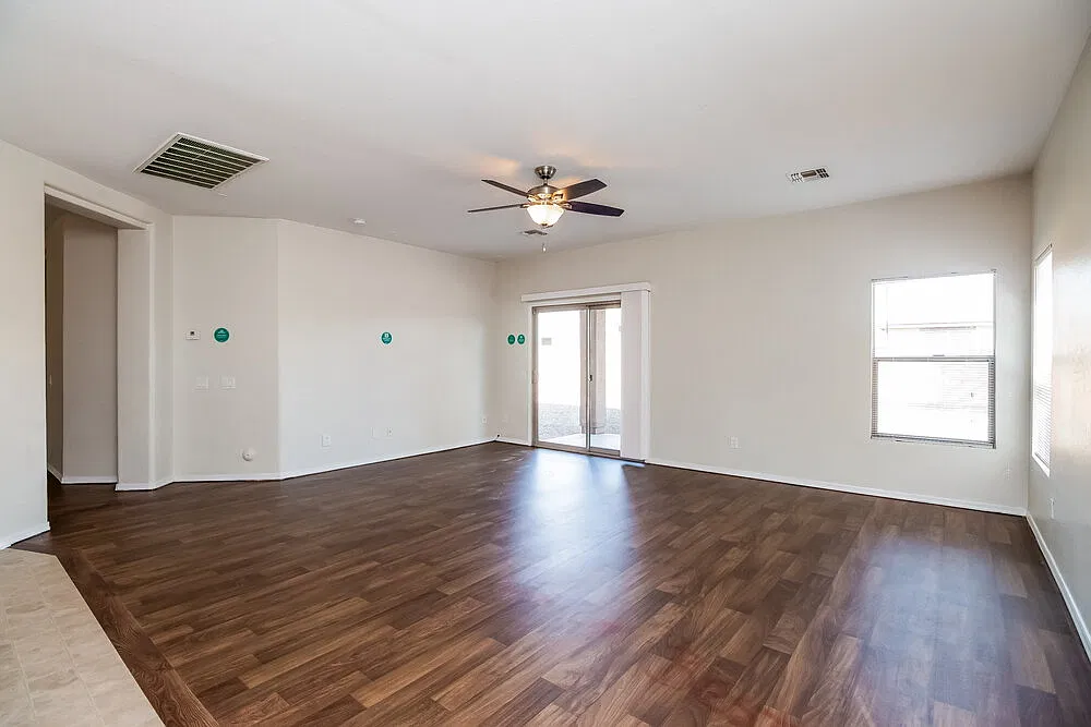 6 bed, 3.0 bath, 4040 sqft, $3,300 — Photo 3