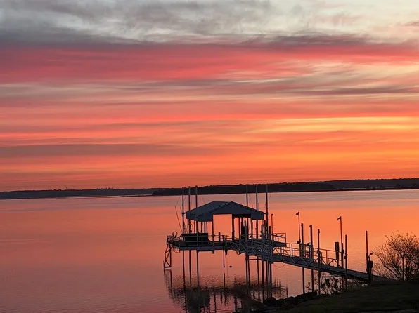 334 Lakeshore Dr, Runaway Bay, TX 76426