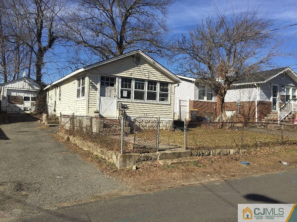 221 Outlook Blvd photo 1