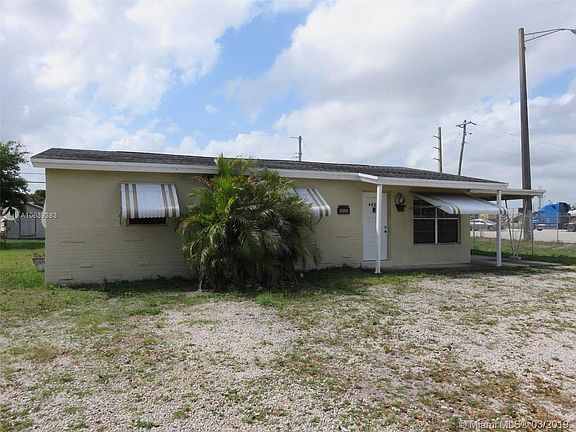 3rd image of 4821 SW 44th Ave