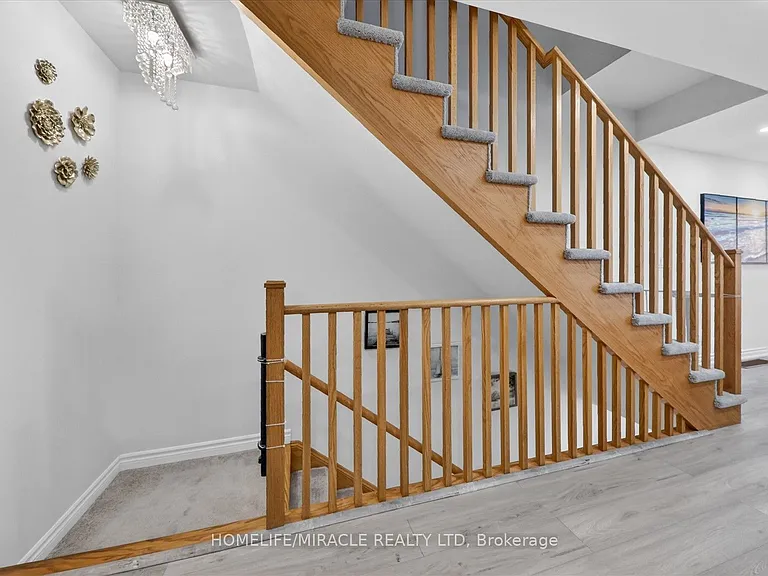 73 Sutcliffe Dr — Photo 11