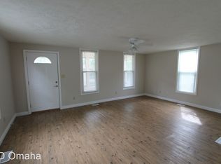1833 Ontario St, Omaha, NE 68108
