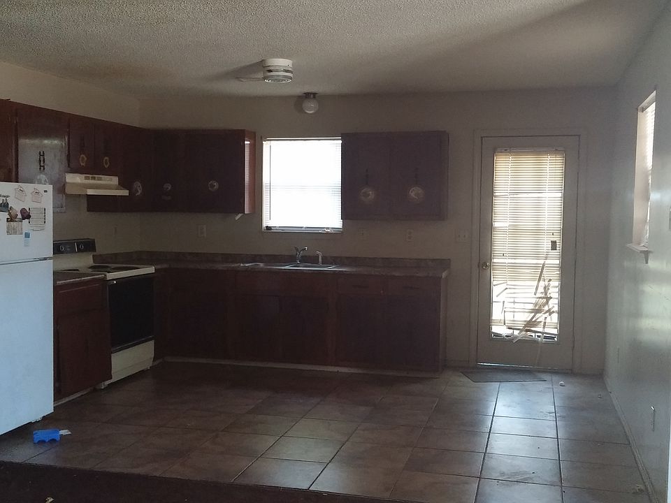 2nd image of 3191 Saint Charles Dr