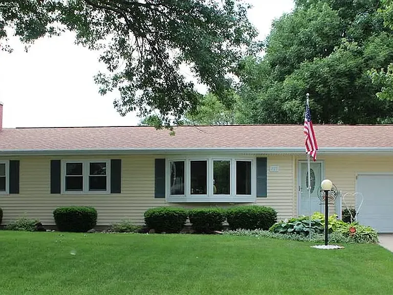 225 Maryhill Dr — Photo 1