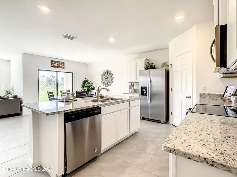 2243 Capital Dr SE — Photo 22
